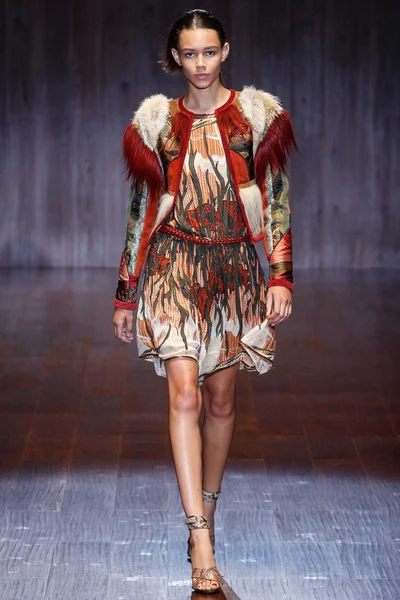 Look 10